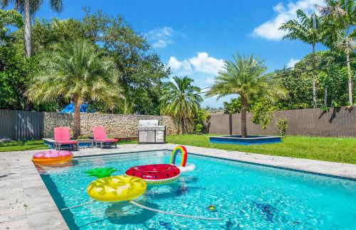 The Palms -Mini Golf , Foosball Table, Heated Pool ,Baby items ,BBQ - Foto 10