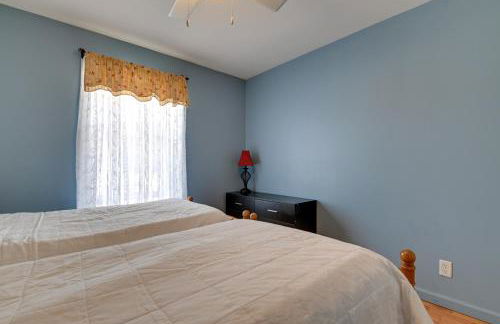 Waterfront Lake George Retreat with Shared Dock - Foto 14