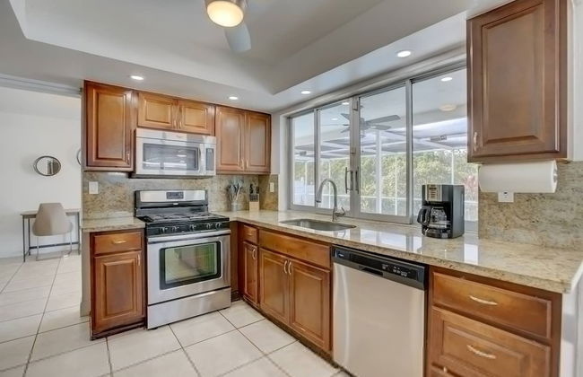 Riverfront King Bed Pool Nearby Beach - Foto 24