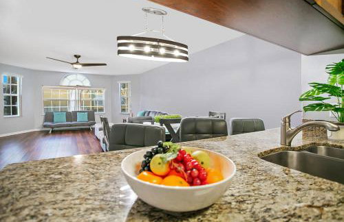 Familiar Retreat with Resort Access Near Disney - Foto 15