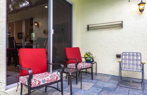 Tropical Oasis with Heated Pool - Photo 19