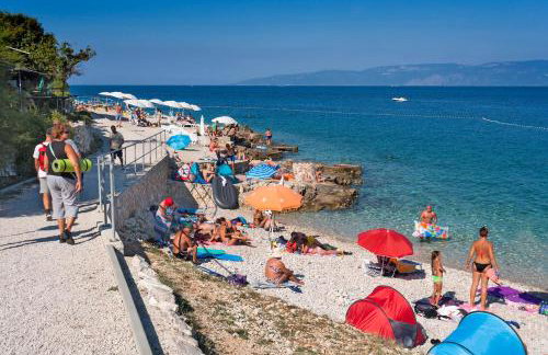 B Apartment - Photo 14