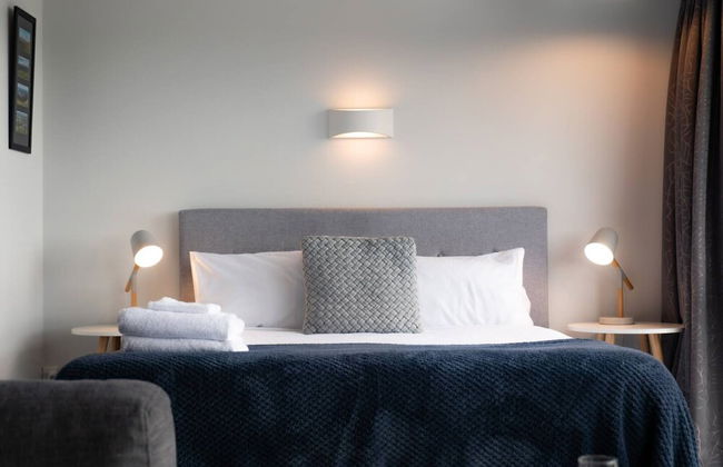 Centrally Located Light-filled Studio w/ Parking - Foto 7