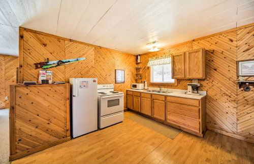 The Burgundy Cabin Iowa Retreat Pond and Fire Pit - Foto 9