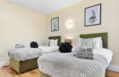Lovely 4-BR Home In Leyton - Sleeps 14, Near Tube, Arcade, 100inchTV - Foto 73
