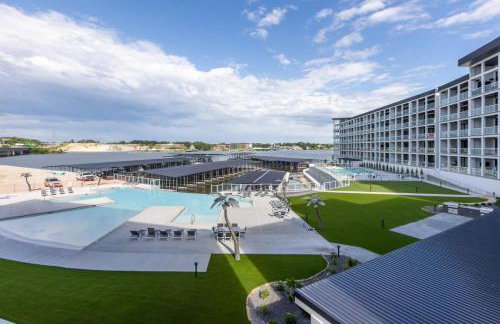 Topsider Condo w/ Stunning Lake Views, Shuffleboard & King Beds - Foto 64