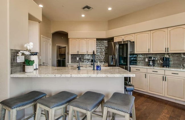 Fabulous 4-bdrm W/breathtaking Views & Pool! - Foto 9