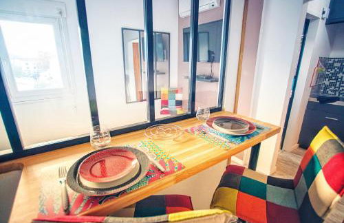 Studio cosy les pieds dans l'eau, climatisé, Parking privé, Vue montagne - Foto 1