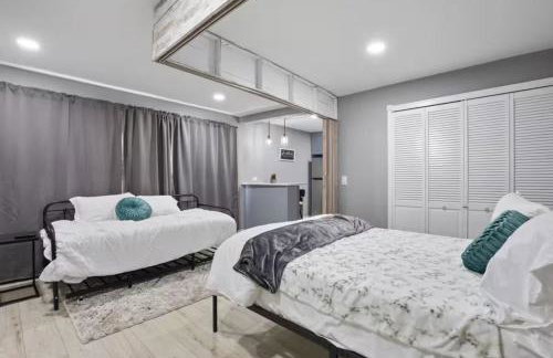 Convenient Mid and Extended Stay Near Airport - Foto 11