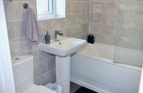 Modern house in City Centre with private parking and gated property - Foto 45