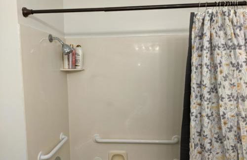 Beautiful Large Residential Home - Photo 33