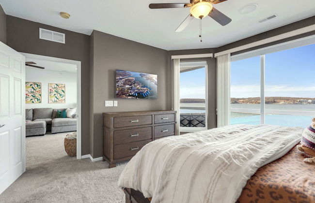 Panoramic Sunset Escape Waterfront Condo for 7! - Photo 6