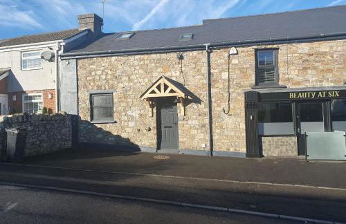 Perfect Location 3 Bed Serviced apartment with Bike Storage for BPW. Close to Brecon Beacons - Photo 7