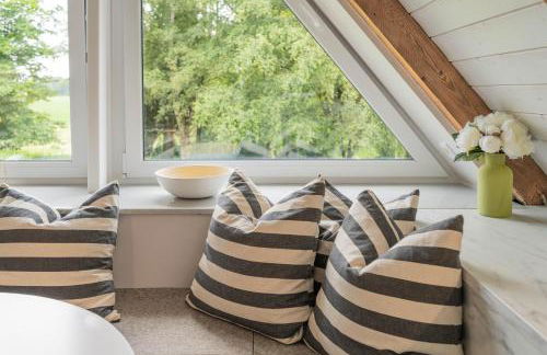 Traumhafte Ferienwohnung am Park, großer Balkon, voll ausgestattete Küche, Schreibtisch, WiFi, Smart TV, Carport, Wallbox, Fahrräder - Foto 34