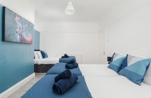 Spacious 3BR Sleeps 8 Ideal for Contractors or Large groups - Foto 16