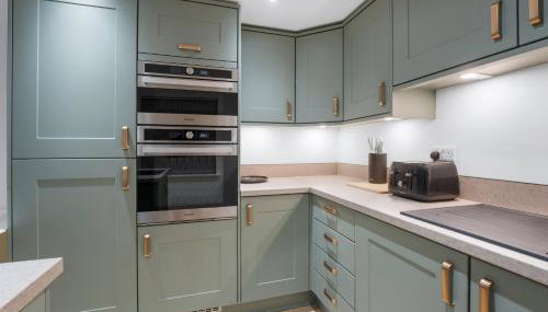 Luxury Huddersfield Apartments & Prime City Centre Location & Opposite Train Station - Foto 5, stove, dishwasher, toaster