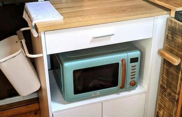 Robin Nest - Cosy Shepherd's Hut Hideaway - Photo 27