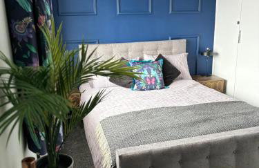 Skyline Loft - Modern Private King Room with Ensuite - Photo 4