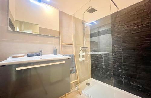 Bourgeois House - 16 personnes, Piscine, 6 chambres, 8 lits, 4 SDB, Centre-ville, CLIM - Foto 56