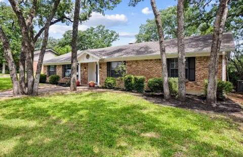 4-Bedroom Home with Private Pool in Euless - Foto 19