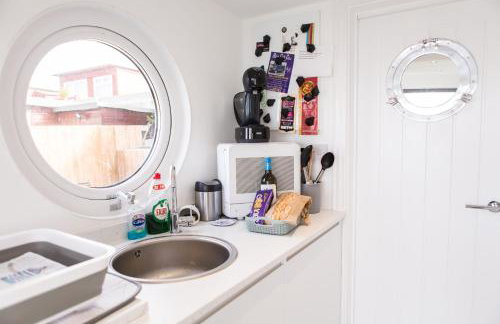 Bovisand Beach Area Chalet, 2-Bed Sea View with Gated Parking & BBQ - Photo 14