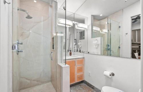 Stunning Oceanfront Boardwalk Condo - Spa, Steps2Beach, Parking & Fast Wifi! - Foto 20