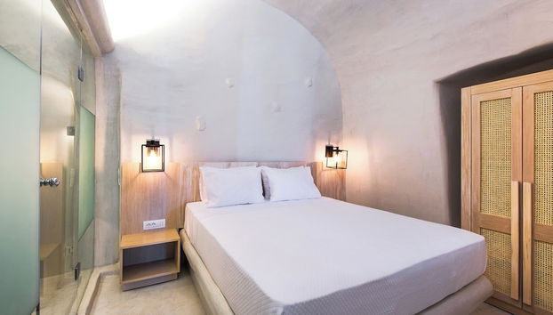 Rhenia Suites-Prive Jacuzzi&Caldera View - Foto 5, Habitación