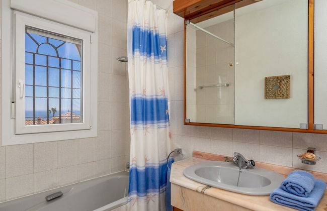 3 bedroom House in Benalmádena with private pool and garden - Photo 17