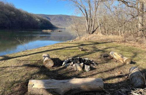 Inviting Cottage Rental on a Private Farm in Rileyville, Virginia - Photo 45