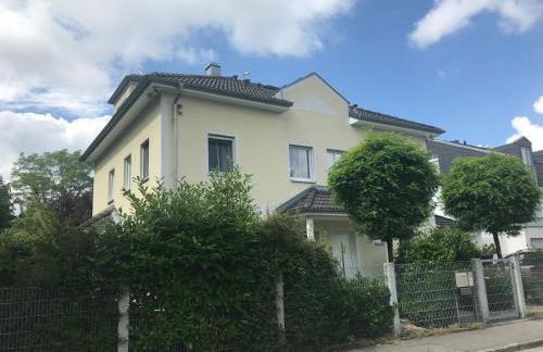 Helle Souterrainwohnung mit Komfort - Foto 7