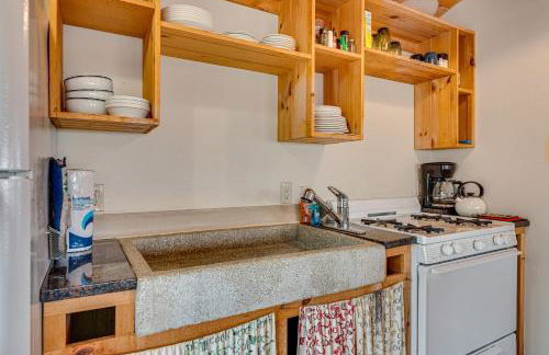 Peaceful Wells Retreat with Deck and Water Views - Foto 12