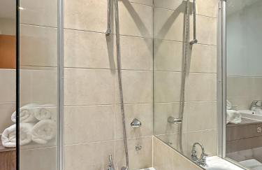 PRIME CITY CENTRE MK STAY, Stylish Spacious Apartment, AIR CONDITIONG, Two bathrooms, FREE GATED ALLOCATED PARKING & Lift access - Foto 41