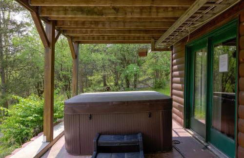 Cozy Athens Cabin on the Lake with Hot Tub & Backyard - Foto 19