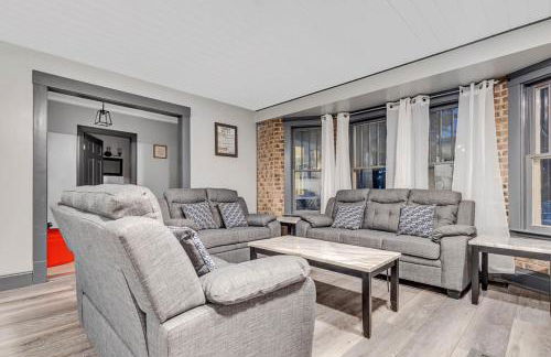 Renovated 6BR 2BA Minutes from Falls and Casino - Photo 11