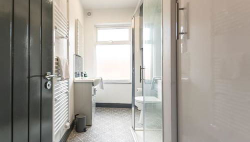 Urmston House - Foto 2, Shower