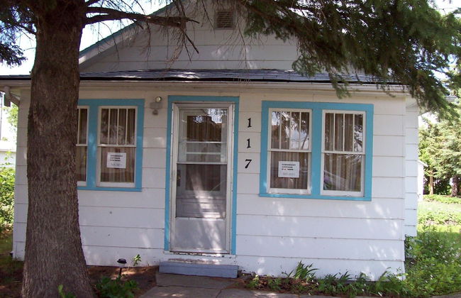 Canora Home Rentals Holiday Cottage - Photo 1