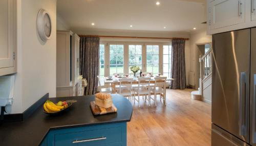 3 The Coastguards, Thorpeness - Only a stones throw from the Beach and very close to famous boating Meare, Country Club and Golf Club - Aldeburgh Coastal Cottages - Foto 4