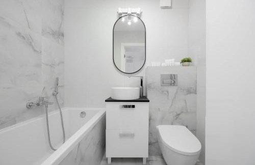 Elegant Apartment Żoliborz next to Metro and Westfield Arkadia by Noclegi Renters - Foto 7