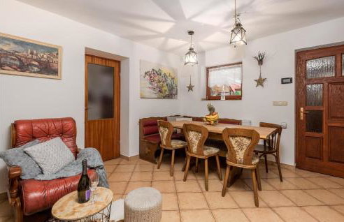 Awesome Home In Stari Laz With Kitchen - Foto 6