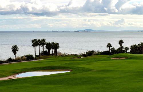 Experience Unrivalled Luxury at Emerald Greens Your Exclusive Retreat in the Heart of San Roque Club Resort - Foto 32