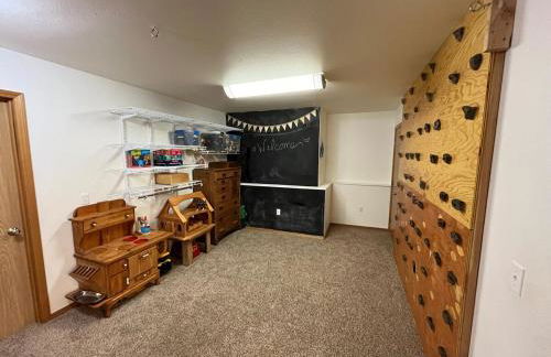 Cozy Palmer Retreat with Steam Sauna and Playground - Foto 5