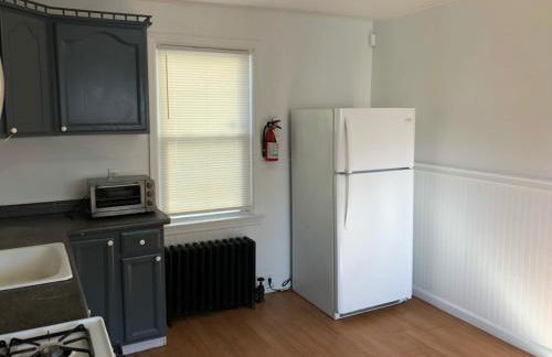 Private house with 3 bedrooms and 1 bathroom, free parking, convenient to NYC Manhattan bus and train, MetLife Stadium FIFA World Cup 35 minutes away - Foto 4