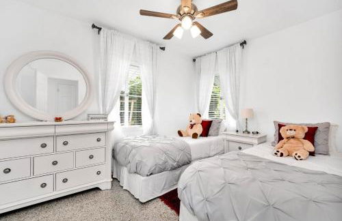 Renovated 2BR Home - Hot Tub, Gym & Beach Nearby - Foto 16