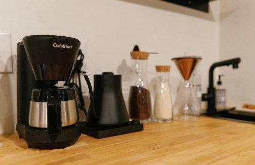 Modern Mirror Home w/ Hot-tub | “Glass House” #2 - Foto 20