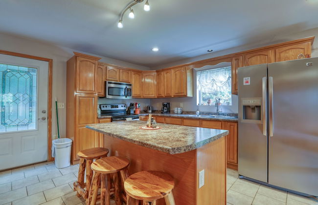 Smoky Mountain Getaway 3 Bedroom Cabin by RedAwning - Photo 8