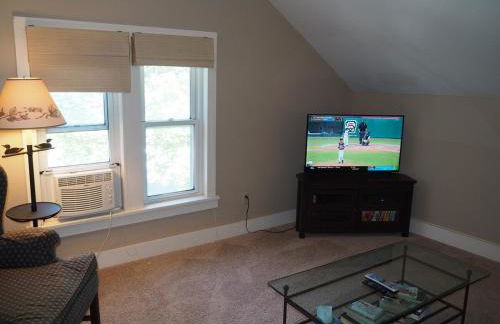 The Cute & Cozy - Upper Apt - Great Location! - Foto 4