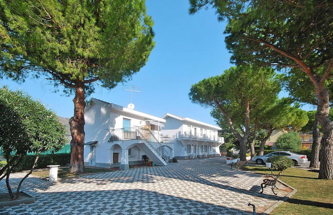 Apartment in Ceriale With Parking Space - Foto 1