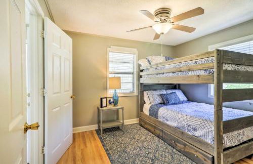 Charming Home with Porch Walk to Greers Ferry Lake! - Foto 16