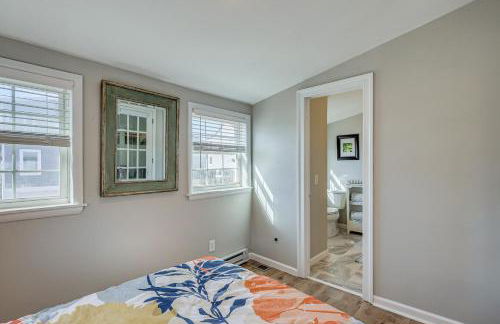 Walk to Broadkill Beach Sleek Family Home with Deck - Foto 22