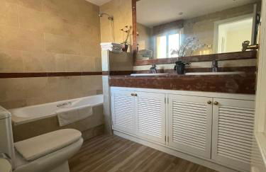 Hacienda Elviria 2 Bedroom Spacious Apartment - Photo 20